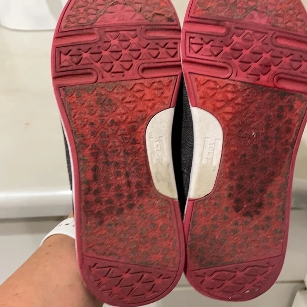 Toms kids  size 4 lace up great condition